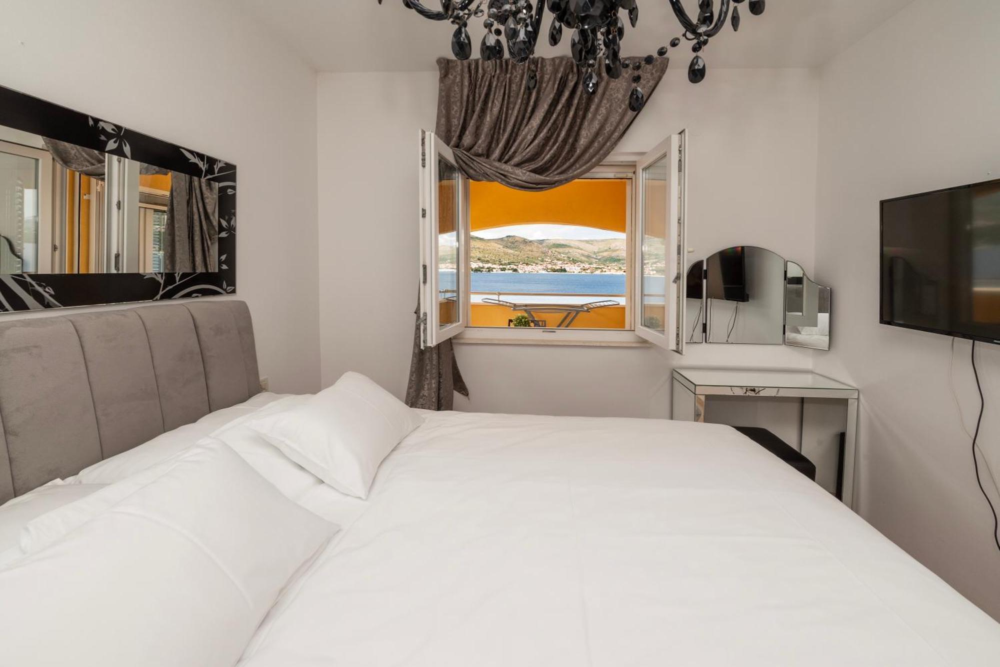 Lavanda Residence With Heated Pool Trogir Split Donji Okrug  ภายนอก รูปภาพ